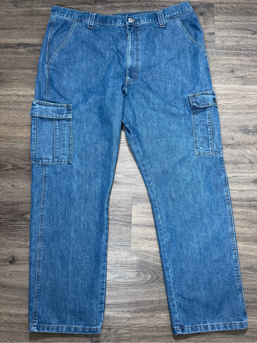 Wrangler Cargo Jeans men’s Size 40x32 Blue Utility Denim Pants Wide Leg